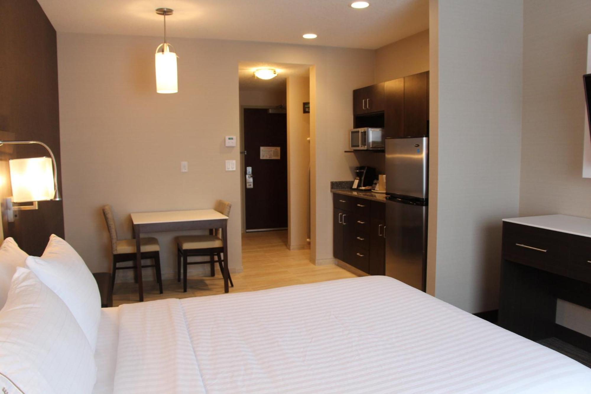 Holiday Inn Express & Suites Cold Lake By Ihg Zewnętrze zdjęcie