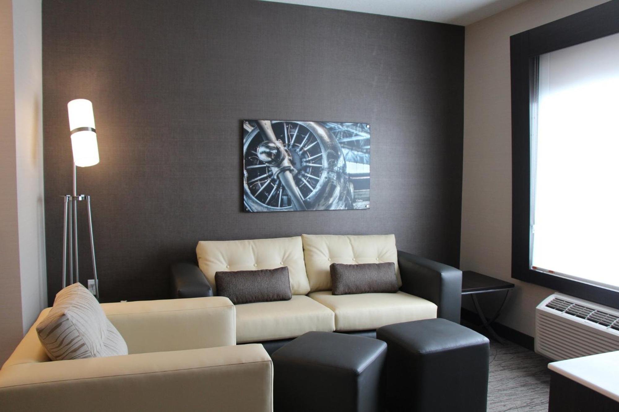 Holiday Inn Express & Suites Cold Lake By Ihg Zewnętrze zdjęcie
