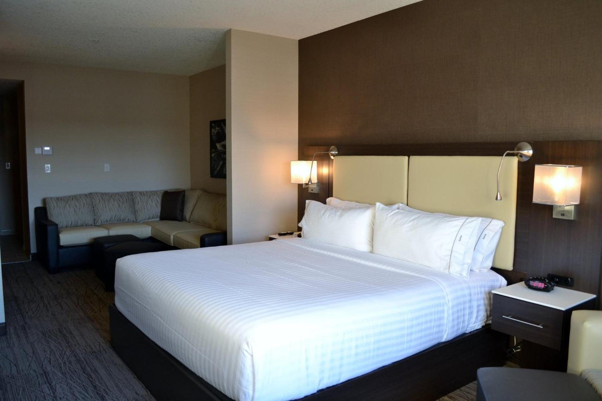 Holiday Inn Express & Suites Cold Lake By Ihg Zewnętrze zdjęcie